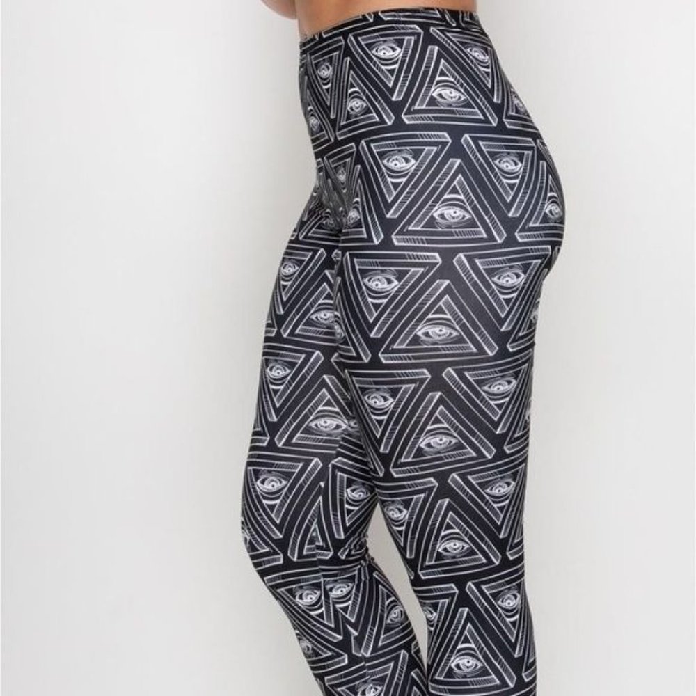 LAST PAIR ALERT: Miz Third Eye: Triangle 3D illusion Graphic Leggings XL